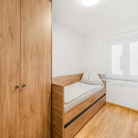 Lakeside 2 - Mit Gartenzugang *