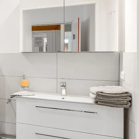 Lakeside 2 - Mit Gartenzugang Privatunterkunft Hallstatt